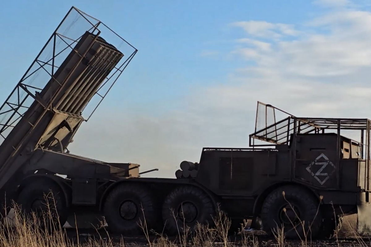 РСЗО «Ураган» артиллерийского соединения группировки войск «Запад» при выполнении огневых задач уничтожили скопление бронетехники и живой силы ВСУ в зоне проведения СВО